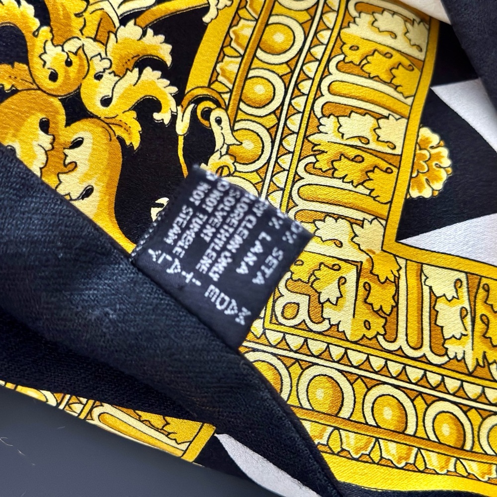 Versace Silk Scarf w Box - Picture 6 of 8